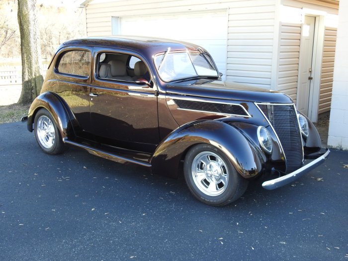 1937 Ford 2-Dr Coupe