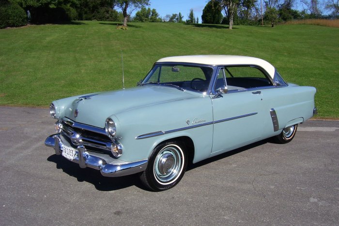 1952 Ford Crestline