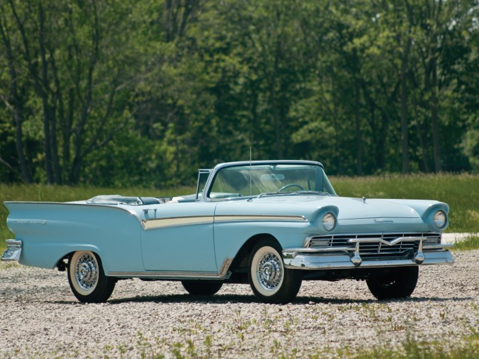 1957 Ford Sunliner