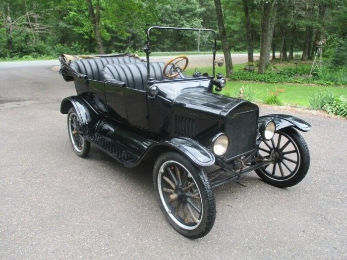 1918 Ford Model T: A Revolution on Wheels