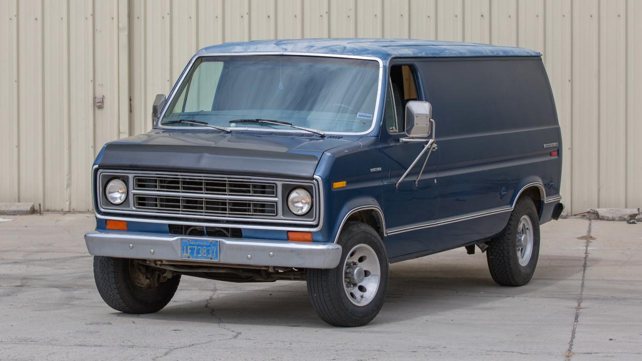 Econoline chateau 302ci