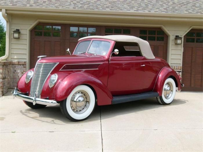 1937 Ford Cabriolet