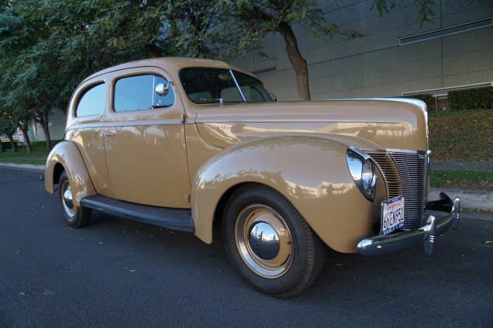 1940 Ford 2-Dr Sedan