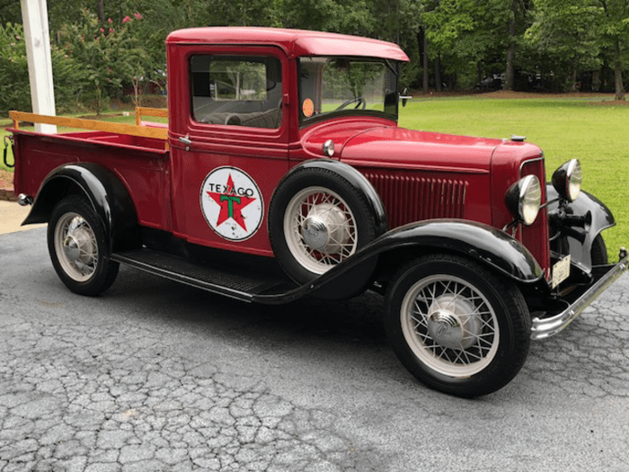 1933 Ford 1-1/2 Ton Pickup: A Workhorse of the Great Depression