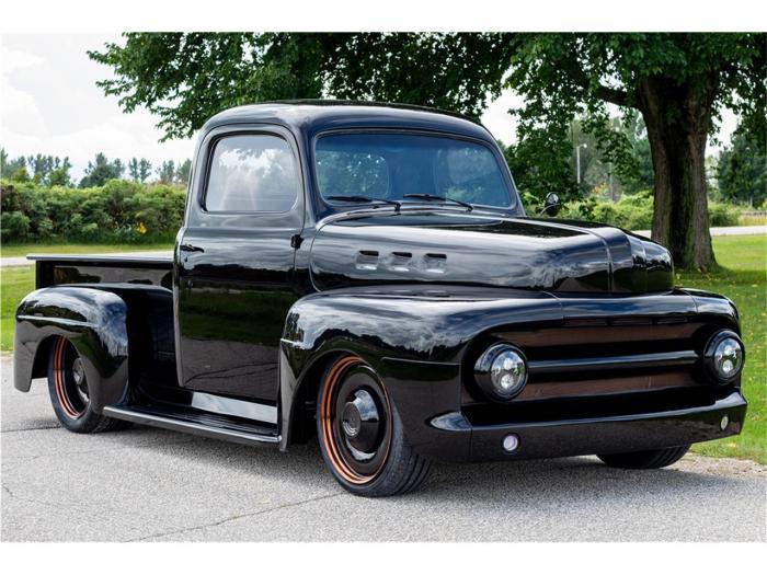 1951 Ford F2: A Classic American Truck