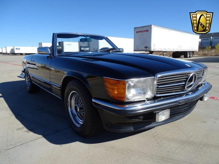 1984 Mercedes-Benz 500SL: A Classic Luxury Sports Car