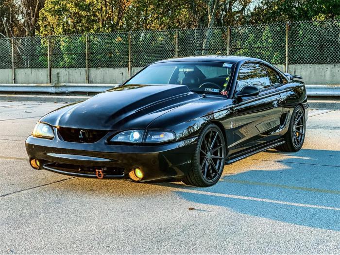 Mustang cobra svt 1376 miles