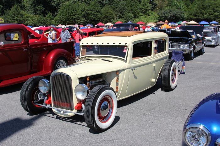 Plymouth 1932 sedan door sale