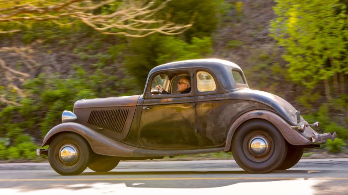 1933 Ford 5-Window Coupe