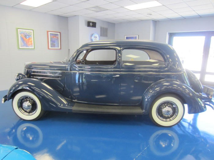 1936 Ford 2-Dr Sedan