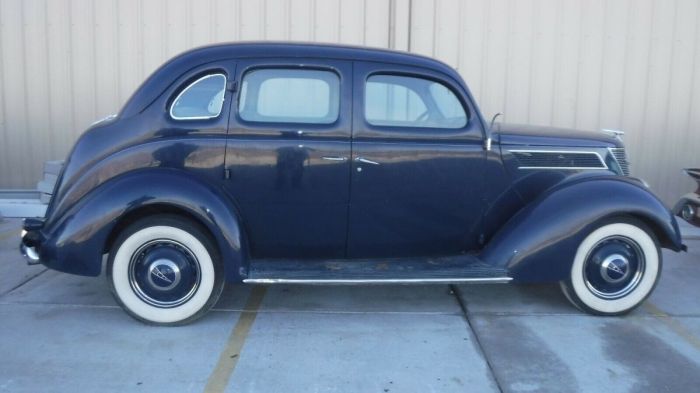 1937 Ford 4-Dr Sedan