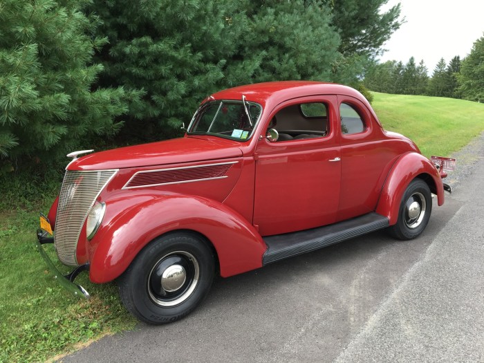 1937 Ford 2-Dr Coupe: A Classic American Icon