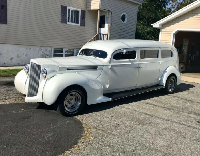 1939 Packard Limousine: A Glimpse into American Luxury