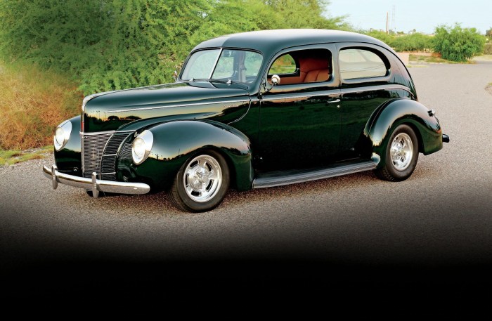 1940 Ford Custom Deluxe: A Classic American Icon