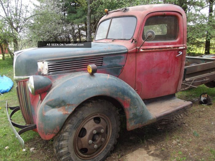 1940 Ford 1 Ton Flatbed: A Classic Workhorse