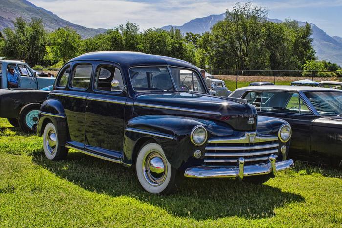 1947 ford door sedan deluxe