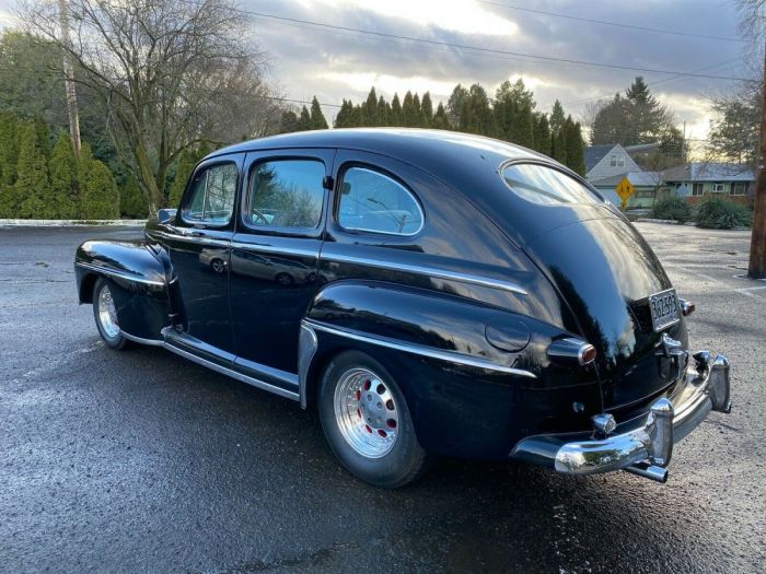 1947 Ford 4-Dr Sedan