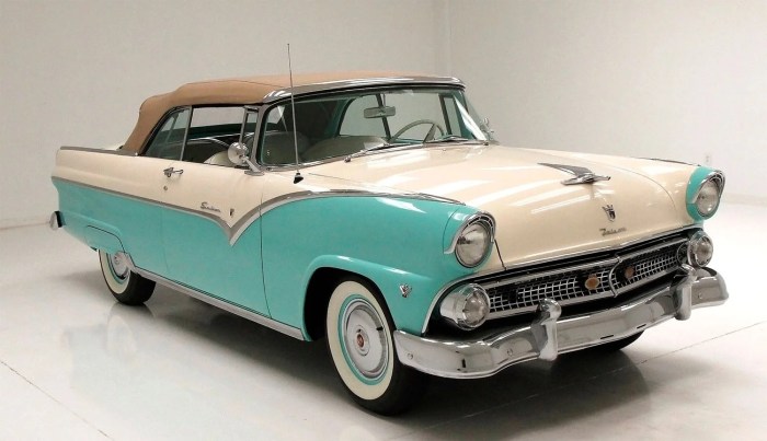 1955 Ford Sunliner