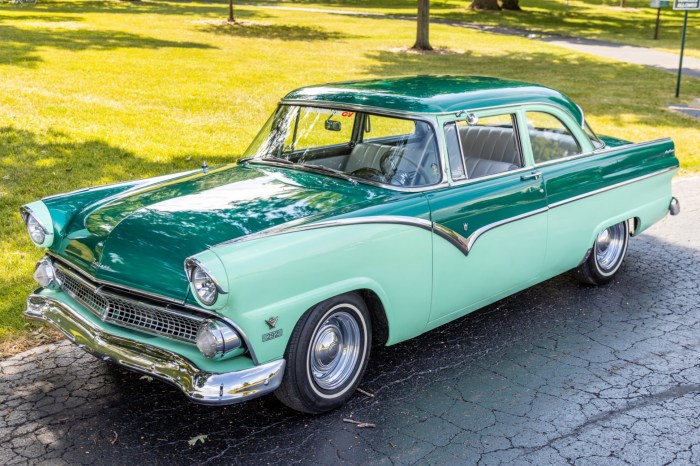 1955 Ford Sedan