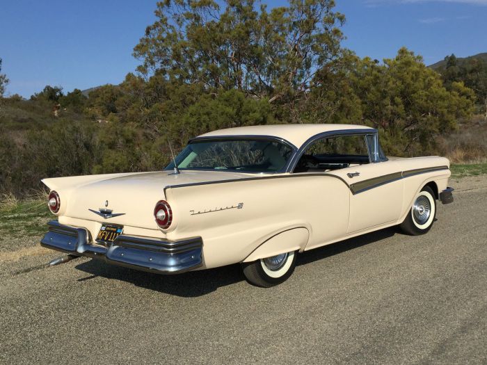 Fairlane 1957 hardtop restored