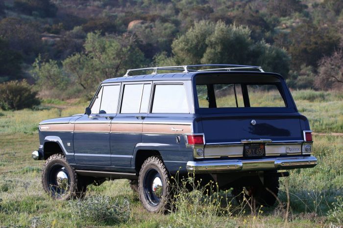 1965 Jeep Wagoneer