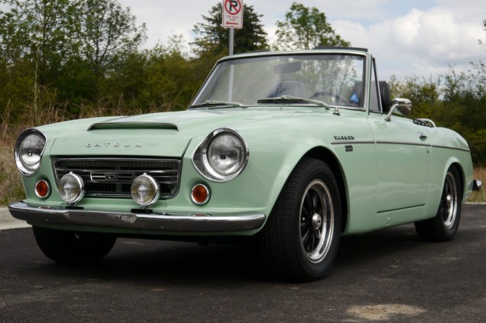 Datsun roadster 2000 1968 tin show