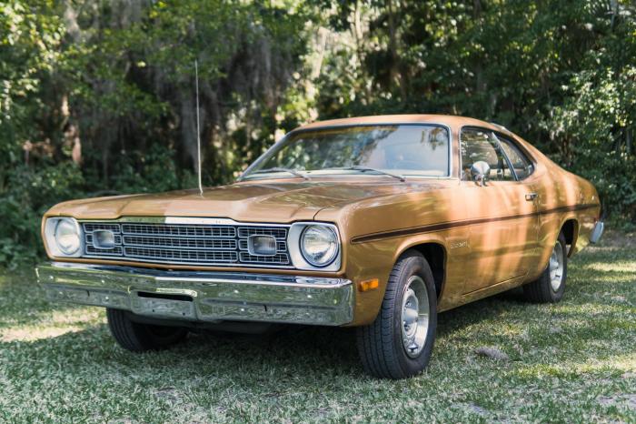 Duster gold plymouth 1974