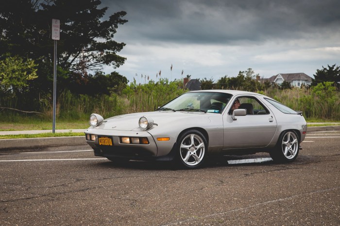 1982 Porsche 928: A Timeless Classic