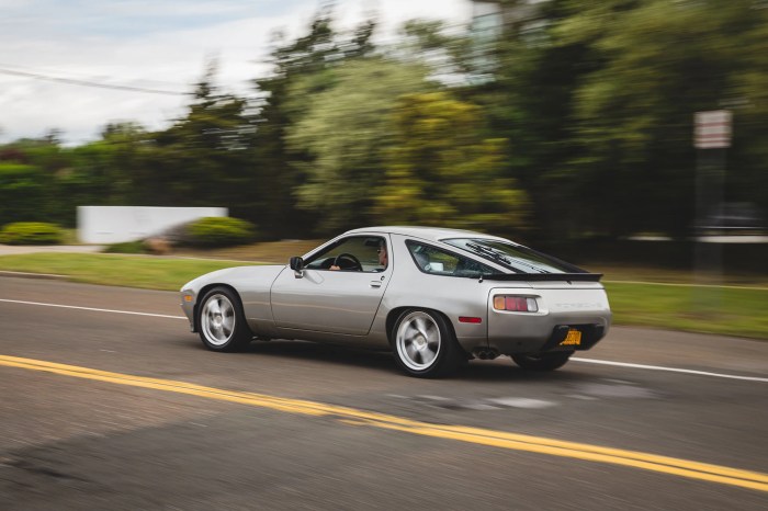 928 porsche 1982 drive classic evolution rear automobile automobilemag