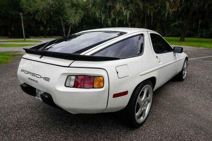 1984 Porsche 928S: A Classic Sports Car