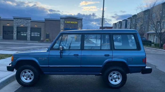 Mitsubishi montero 1990 4x4 door rs transmission automatic rare blue sale model suv utah jordan states united south