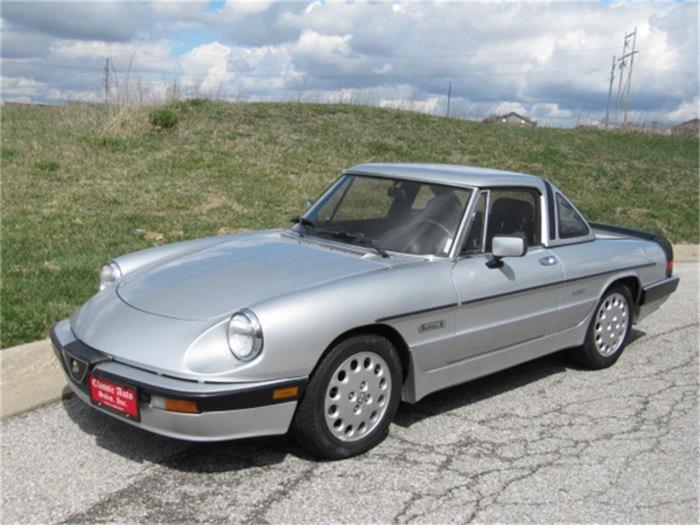 1986 Alfa Romeo 2000 Spider Veloce: Italian Sports Car Elegance