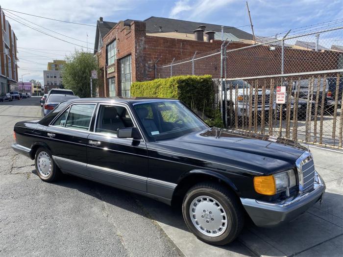1990 Mercedes-Benz 300SE