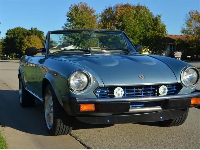 1983 Fiat Pininfarina Spider 2000