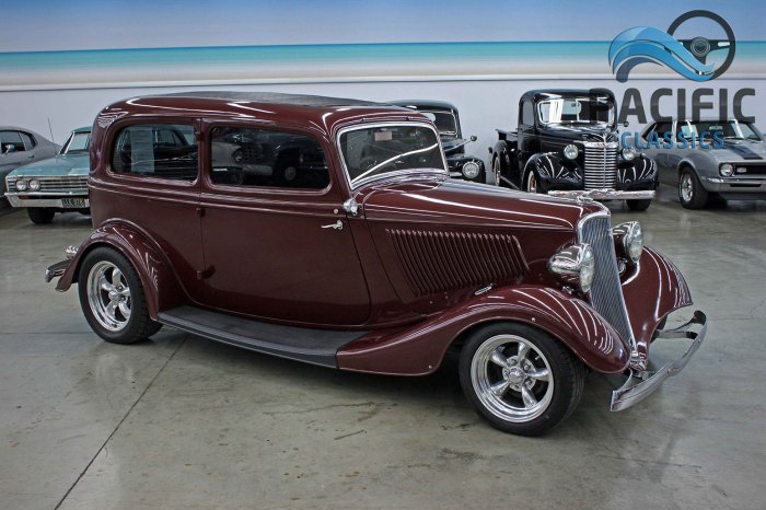 Ford sedan 1933 door two pacificclassics