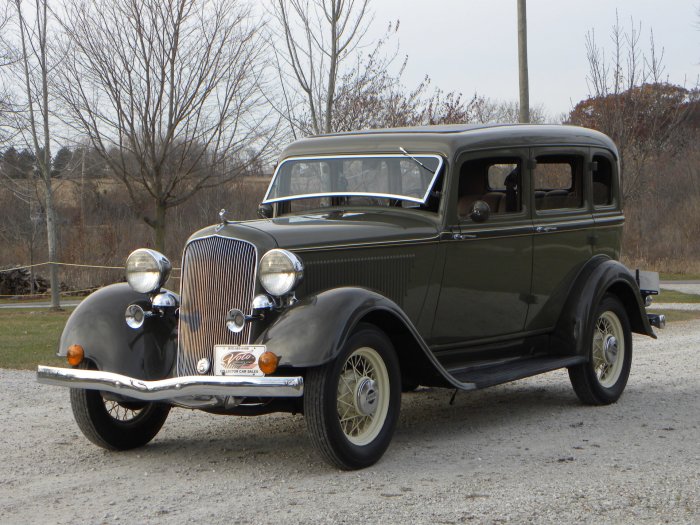 1933 Plymouth Deluxe