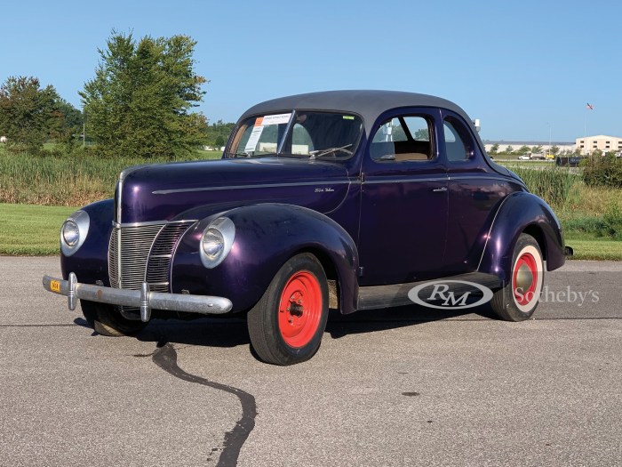 1940 Ford Custom: A Classic American Icon