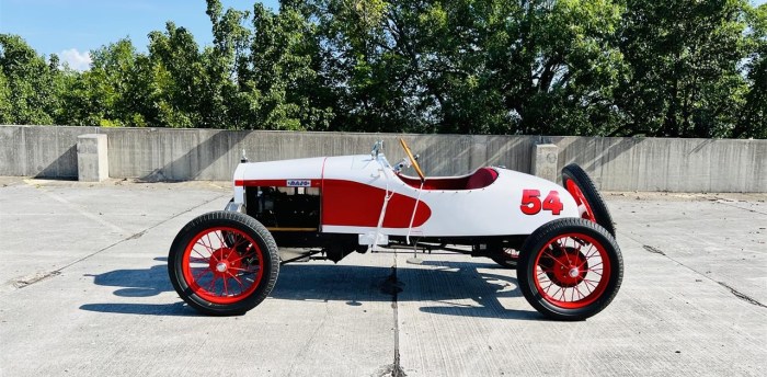 1920 Ford Speedster: A Glimpse into Automotive History