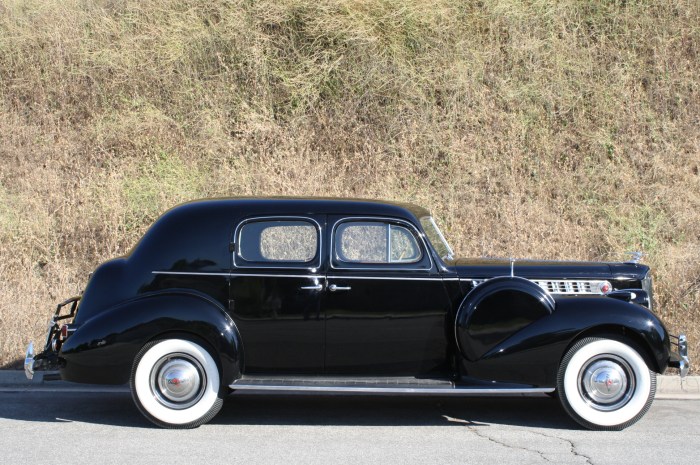 1940 Packard 180: A Luxury Icon of the American Automotive Era