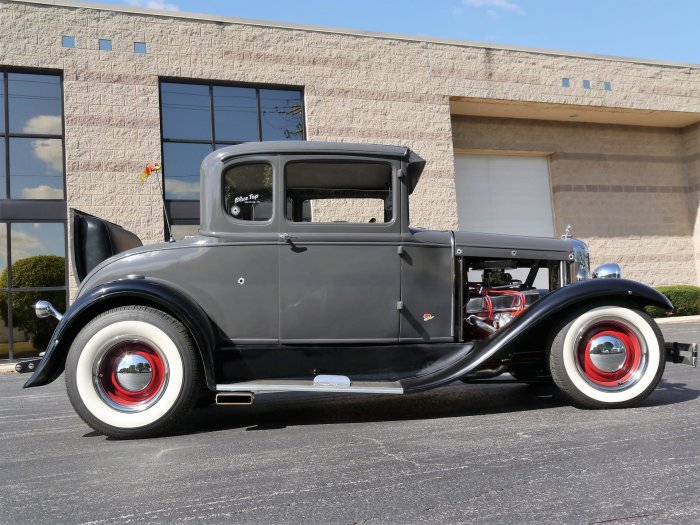 1931 Ford 5-Window Coupe