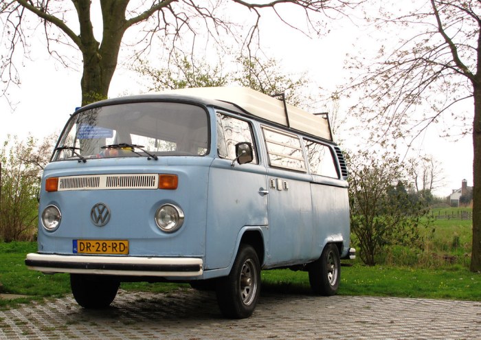 Bus 1979 volkswagen blue dealer 2000cc reef pancake believed german motor bay window orig last year streetside play video