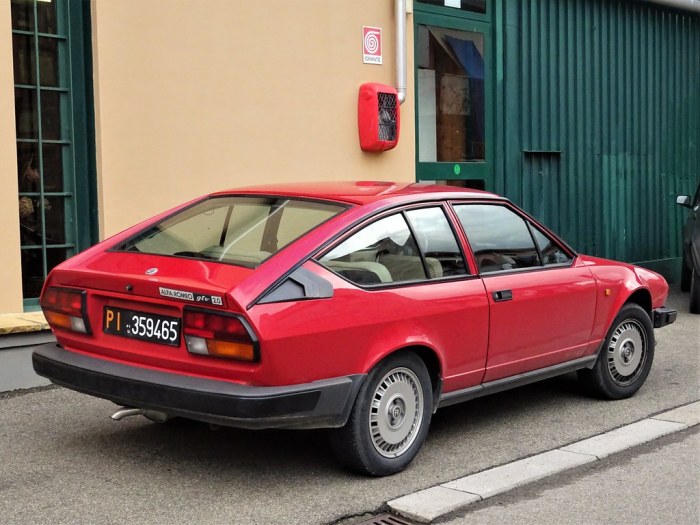 Gtv romeo alfetta 1982 1974 giorgetto giugiaro auta wieku projektanta automotyw