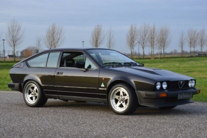 Gtv6 alfa romeo 1984 gtv alfetta classicargarage saw under cover fr