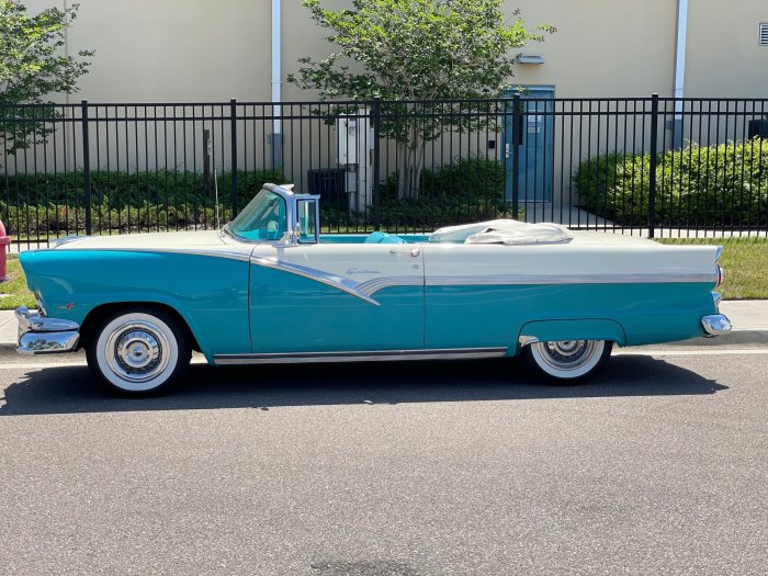 1956 Ford Sunliner: A Classic American Convertible