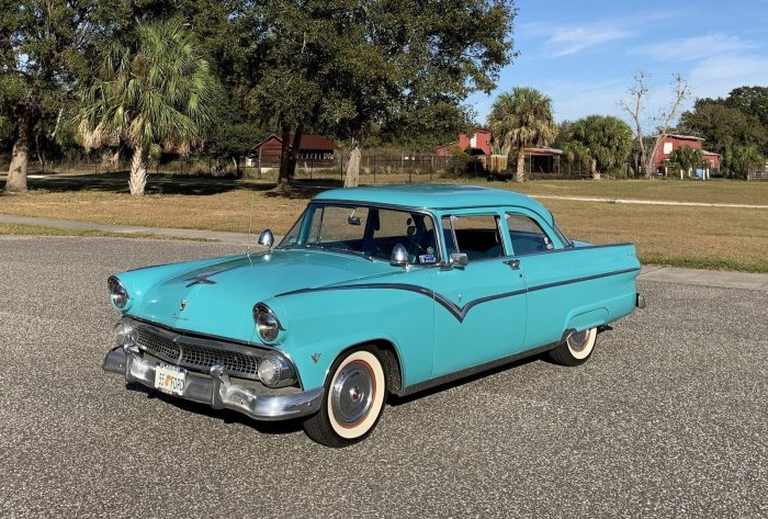 1955 Ford Sedan: A Classic American Icon