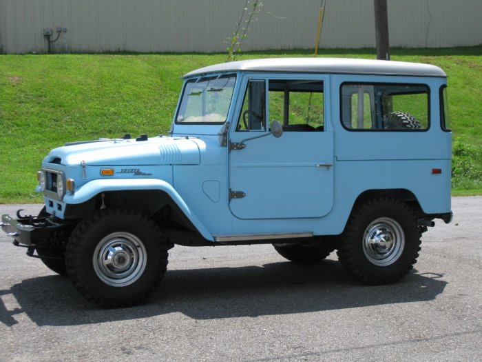 Toyota cruiser land 1971 generations fj40 top field through guide body vehicle manual matte 4wd removable hubs lock rebuilt finish