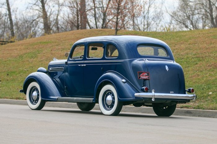 Plymouth 1936 door sedan touring deluxe