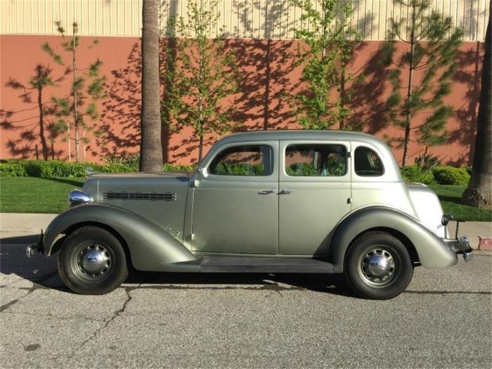 1935 Plymouth Deluxe