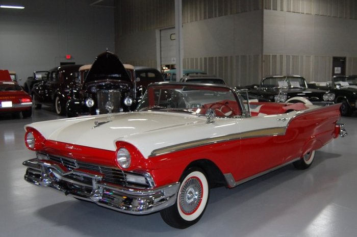 1957 Ford Fairlane Sunliner