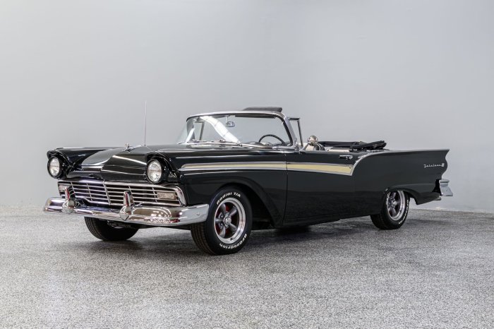 1957 Ford Fairlane Sunliner